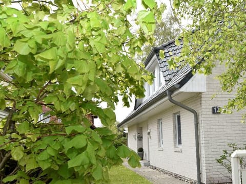 Ferienhaus mit Garten in Zingst Vacation rental in Zingst