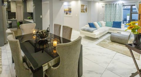 Cozier Glitz Hotel in Cape Town