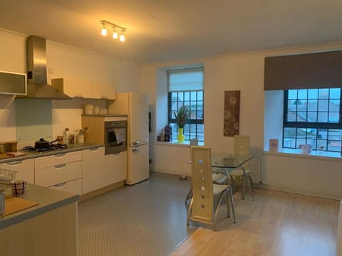 lovely 2 bedroom apartment, 25 mins from glasgow Apartment in Kilmarnock