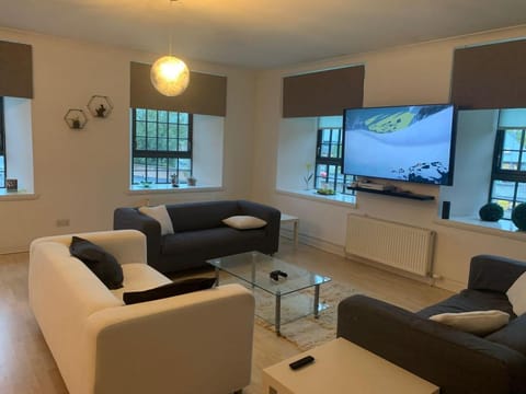 lovely 2 bedroom apartment, 25 mins from glasgow Apartment in Kilmarnock