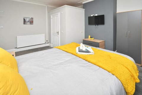 Townhouse @ Bucknall New Road Stoke Vacation rental in Stoke-on-Trent