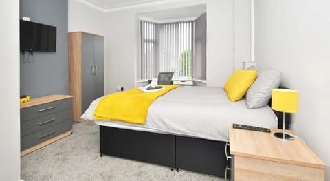 Townhouse @ Bucknall New Road Stoke Vacation rental in Stoke-on-Trent