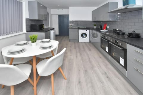 Townhouse @ 24 Brunswick Place Stoke  Vacation rental in Stoke-on-Trent