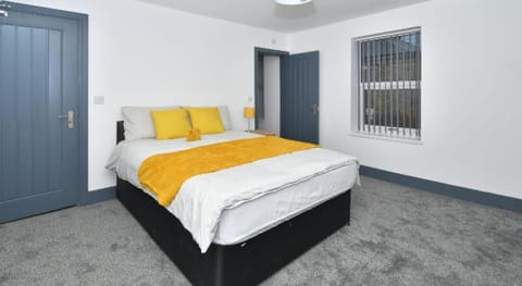 Townhouse @ 24 Brunswick Place Stoke  Vacation rental in Stoke-on-Trent