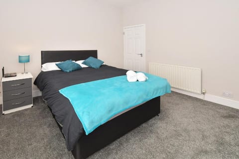 Townhouse @ Neville Street Stoke Vacation rental in Stoke-on-Trent