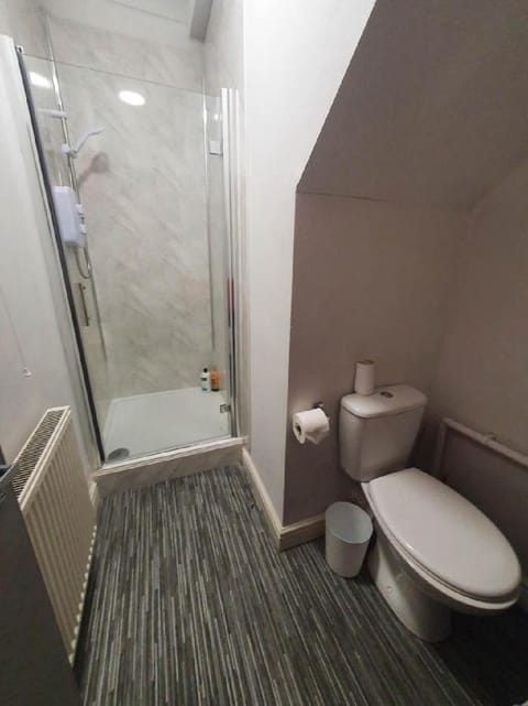 Townhouse @ 110 Etruria Vale Road Stoke  Vacation rental in Stoke-on-Trent