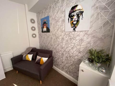 Townhouse @ 110 Etruria Vale Road Stoke  Vacation rental in Stoke-on-Trent