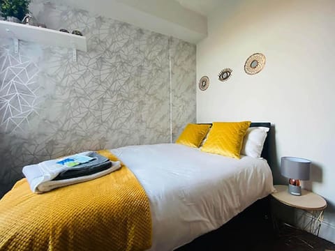 Townhouse @ 110 Etruria Vale Road Stoke  Vacation rental in Stoke-on-Trent