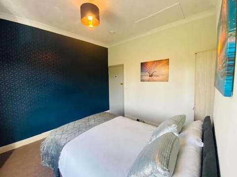 Townhouse @ 110 Etruria Vale Road Stoke  Vacation rental in Stoke-on-Trent