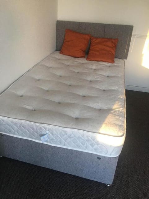 Townhouse @ Victoria Road Stoke  Vacation rental in Stoke-on-Trent