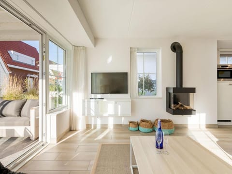 Villa in Dishoek near the North Sea Beach Villa in Koudekerke