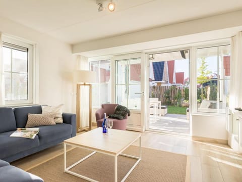 Villa in Dishoek near the North Sea Beach Villa in Koudekerke