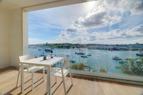 Superlative Apartment with Valletta and Harbour Views Apartment in Sliema