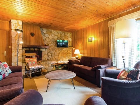 Detached chalet with views of the lake of Butgenbach in the middle of nature Vacation rental in Wallonia, Belgium