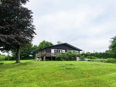 Detached chalet with views of the lake of Butgenbach in the middle of nature Vacation rental in Wallonia, Belgium