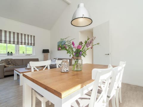 Holiday Home near Dutch Coast  Forest Vacation rental in Noordwijkerhout