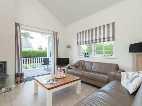 Holiday Home near Dutch Coast  Forest Vacation rental in Noordwijkerhout