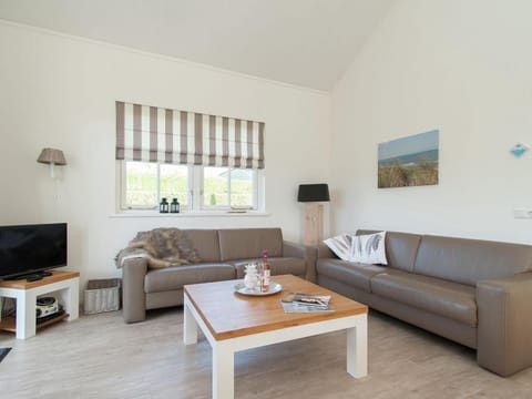 Holiday Home near Dutch Coast  Forest Vacation rental in Noordwijkerhout