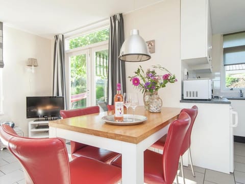 Bungalow in South Holland near the Beach Vacation rental in Noordwijkerhout