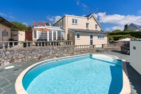 Windy Ridge - 5 Bedroom Holiday Home - Oxwich Country House in The Mumbles