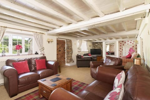 Windy Ridge - 5 Bedroom Holiday Home - Oxwich Country House in The Mumbles