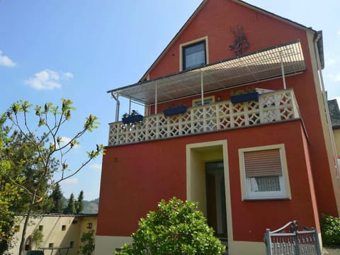 Holiday home in the Eifel with balcony Vacation rental in Ediger-Eller