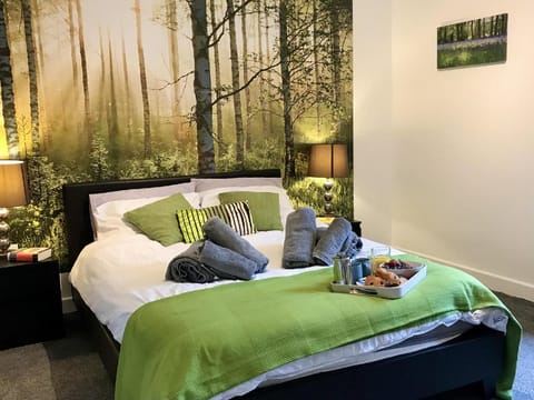 Stylish 3 bedroom house only 5 mins from M6/M58 Apartment in Wigan