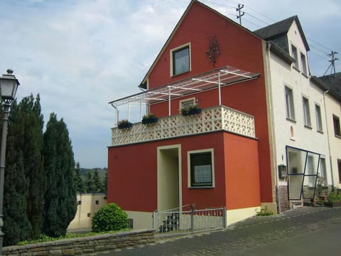 Attractive holiday home in Bremm with garden Vacation rental in Ediger-Eller