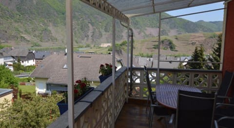 Attractive holiday home in Bremm with garden Vacation rental in Ediger-Eller