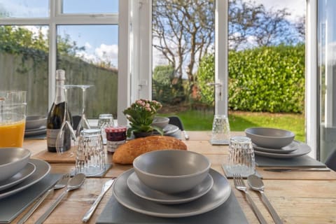 Ty Gwyn - Hot Tub, Parking, Dog Friendly Country House in Saundersfoot