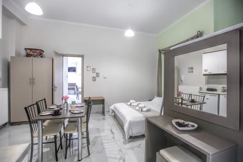 Del Sol #1 Meteora Luxurious Family Suites Apartment in Kalabaka