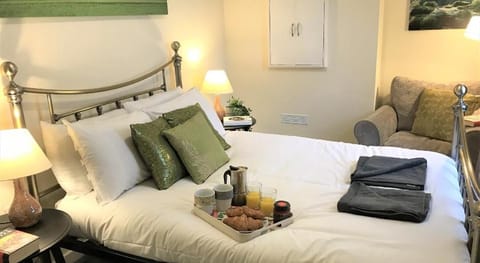 Welcoming spacious 2-bedroom house in St Helens Apartment in St Helens