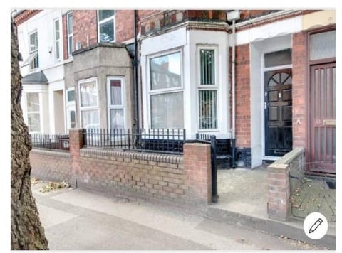 Your Nottingham Home (Chayil Experts) Vacation rental in Nottingham