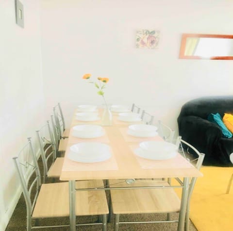 Your Nottingham Home (Chayil Experts) Vacation rental in Nottingham