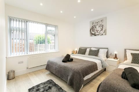 Nottingham Serviced Accommodation (Chayil Experts) Vacation rental in Nottingham