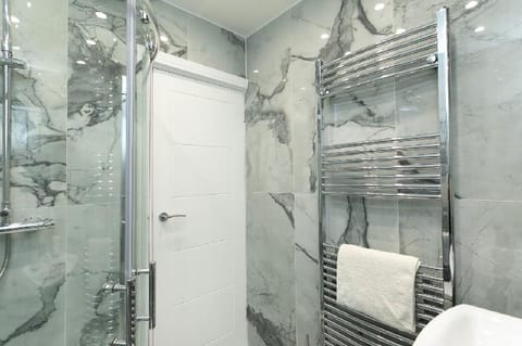 Nottingham Serviced Accommodation (Chayil Experts) Vacation rental in Nottingham