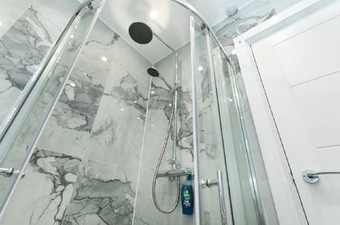 Nottingham Serviced Accommodation (Chayil Experts) Vacation rental in Nottingham