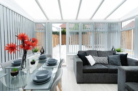 Nottingham Serviced Accommodation (Chayil Experts) Vacation rental in Nottingham