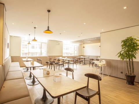 Hanting Hotel Beijing Liangxiang Gongchen Street Hotel in Beijing