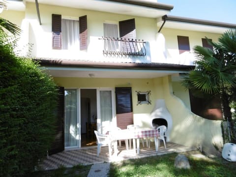 Villa in excellent location for 6 people with swimming pool Villa in Porto Santa Margherita