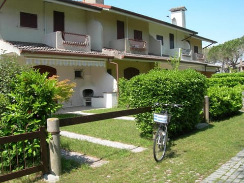 Splendid terraced villa with 6 beds Villa in Porto Santa Margherita