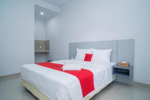 RedDoorz @ Jalan Gunung Talang Mahendradatta Hotel in Denpasar