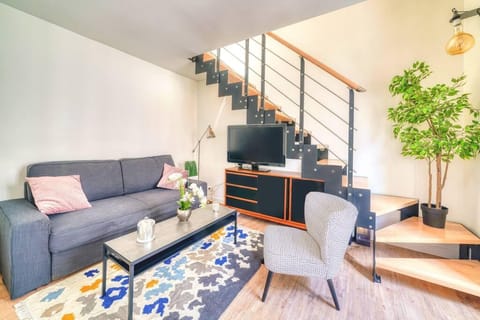 B 5497 - Charmant duplex - Trocadero Apartment in Paris