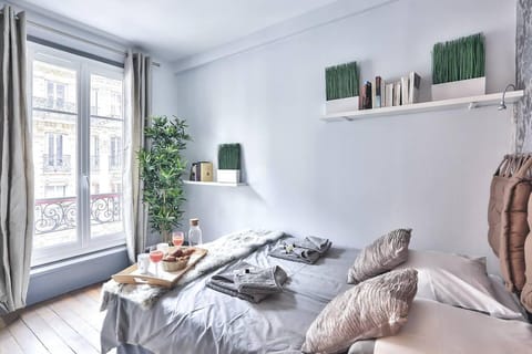 B 827 - Champ de Mars - Appartement parisien Apartment in Paris