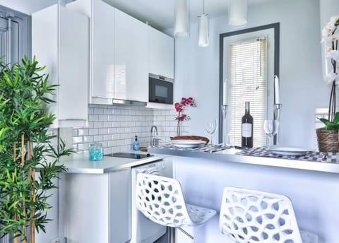 B 827 - Champ de Mars - Appartement parisien Apartment in Paris