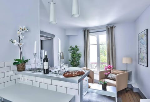 B 827 - Champ de Mars - Appartement parisien Apartment in Paris