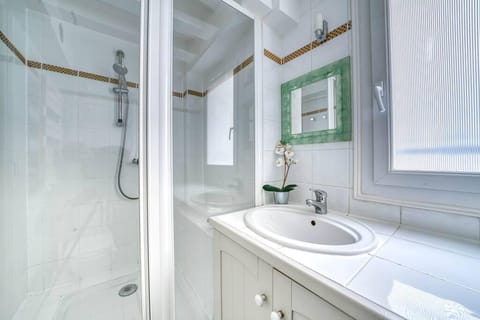 B 2066 - Saint Germain des Près - Amazing duplex Apartment in Paris