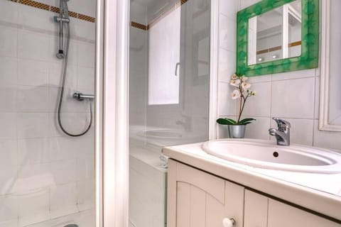 B 2066 - Saint Germain des Près - Amazing duplex Apartment in Paris