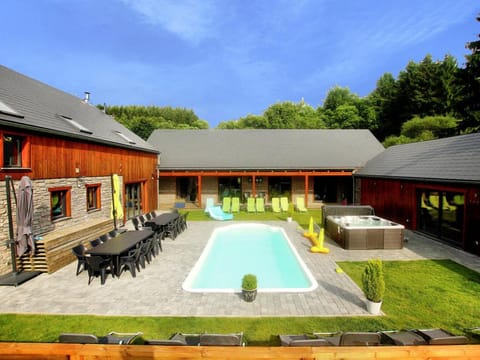 Beautiful villa with heated outdoor pool Villa in Manhay