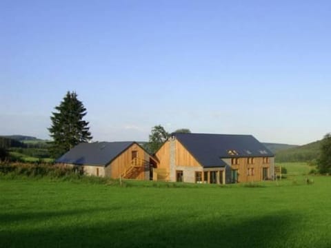 Beautiful villa with heated outdoor pool Villa in Manhay